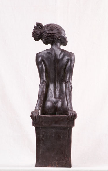 Скульптурная композиция Ню "Сидящая"