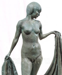 Скульптурная композиция Ню "Дина, стоящая с драпировкой"