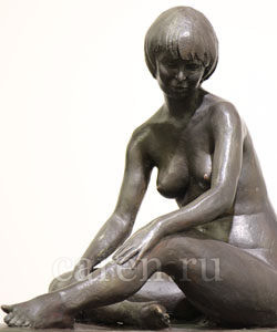 Скульптурная композиция Ню "Дина сидящая"
