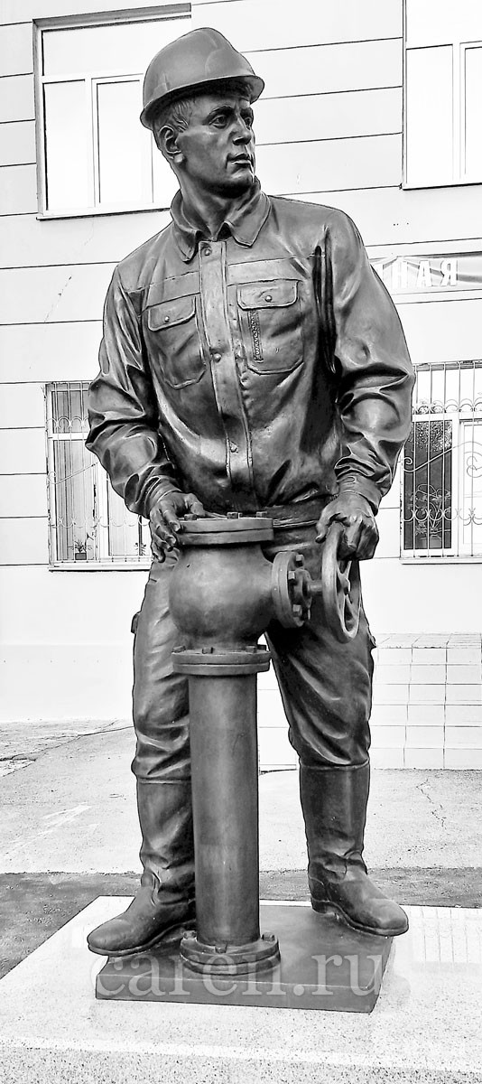 Памятник "Monument to oil workers"